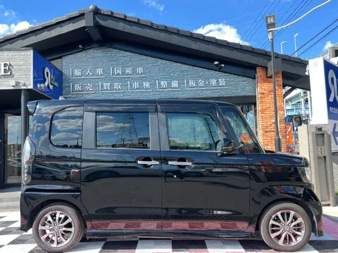 Honda N-BOX Custom