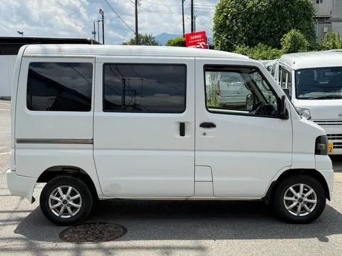 Nissan Clipper Van