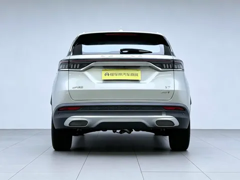 BAIC X7