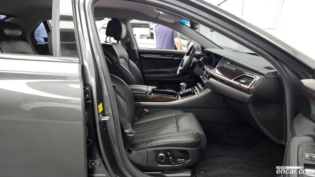 Genesis G90 (EQ900)