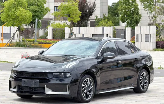 Lynk & Co 03