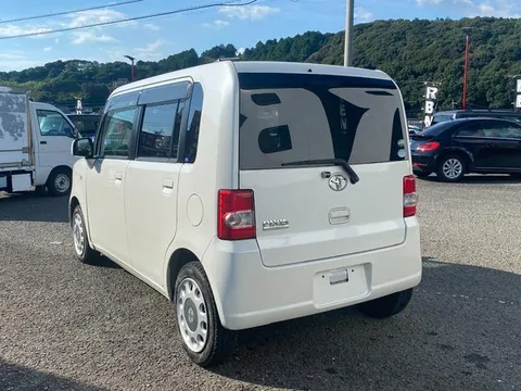 Toyota Pixis Space