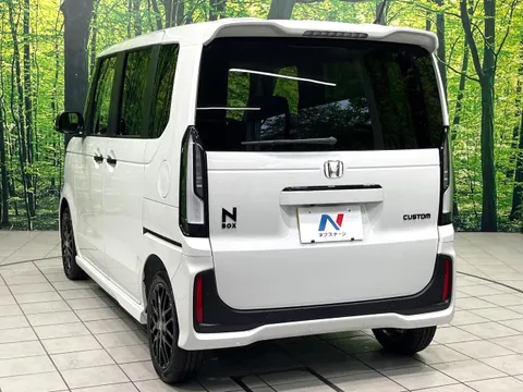 Honda N-BOX Custom