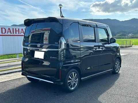 Honda N-BOX Custom