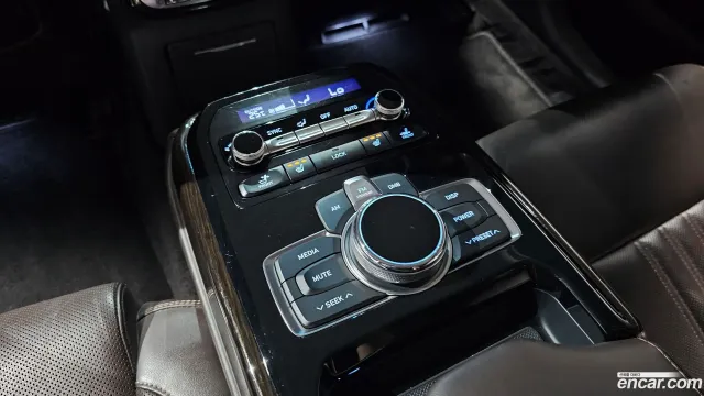 Genesis G90 (EQ900)