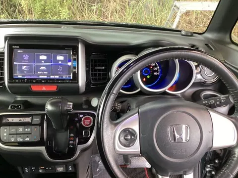 Honda N-BOX Custom