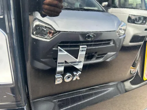 Honda N-BOX Custom