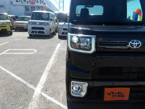 Toyota Pixis Mega