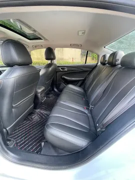 Roewe i5