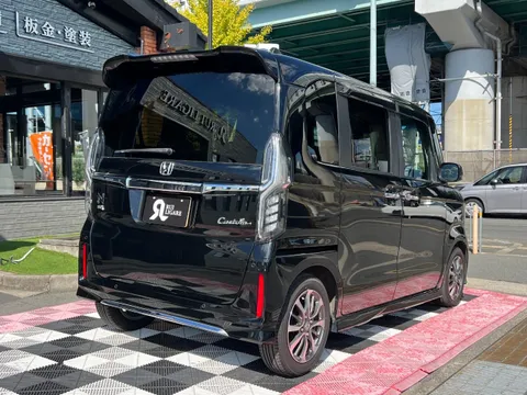 Honda N-BOX Custom