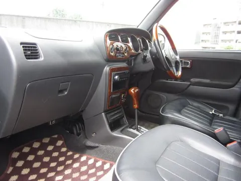 Daihatsu Mira Gino