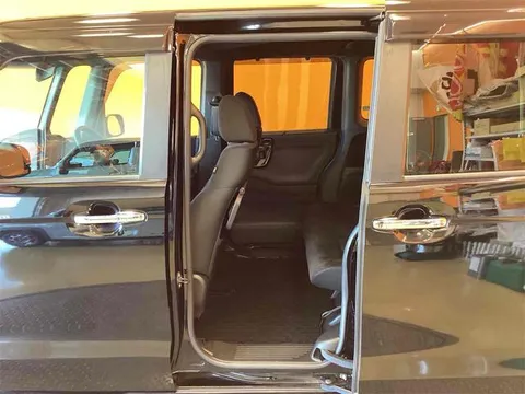 Honda N-BOX Custom