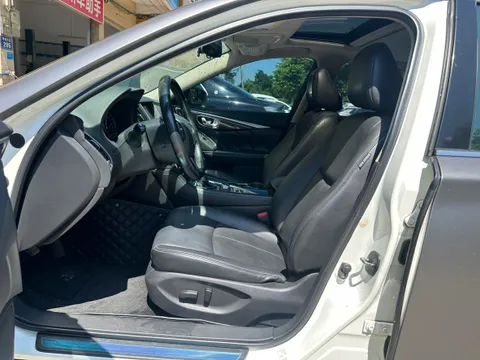 Infiniti Q50L