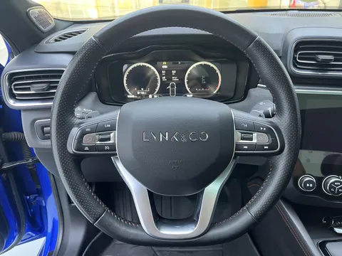 Lynk & Co 03