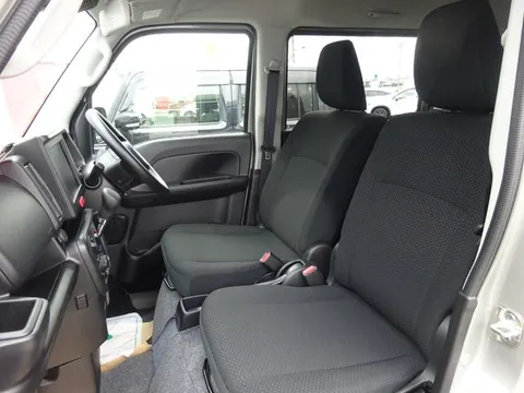 Nissan Clipper Van