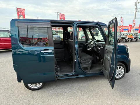 Toyota Pixis Mega