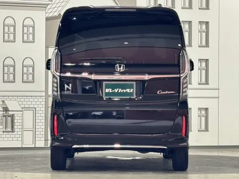 Honda N-BOX Custom