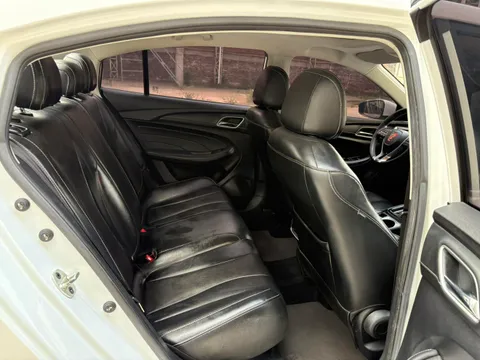 Roewe i5