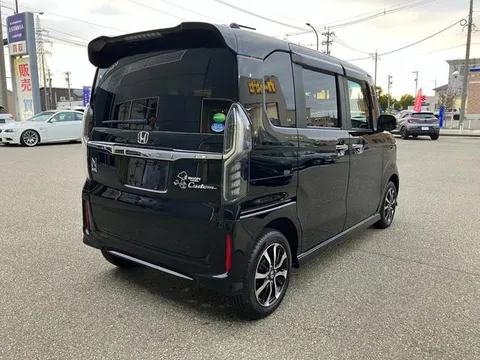 Honda N-BOX Custom