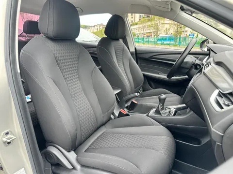 Roewe i5