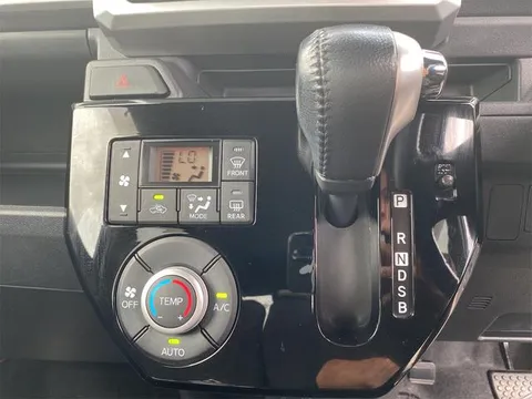 Toyota Pixis Mega