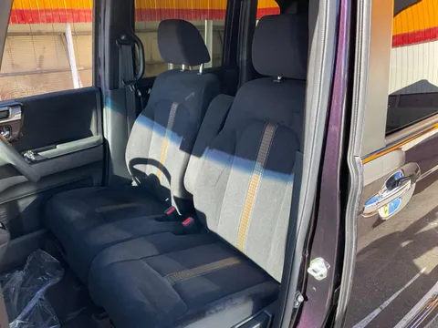 Honda N-BOX Custom