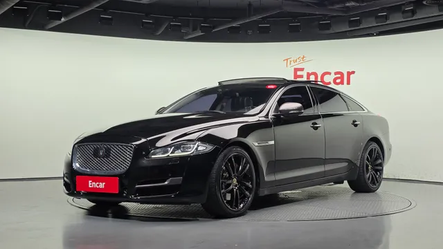 Jaguar XJ