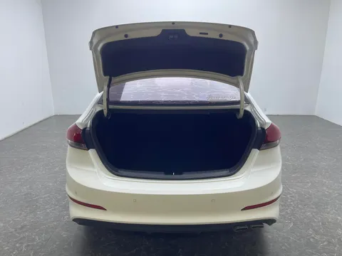 Hyundai Elantra (Avante)