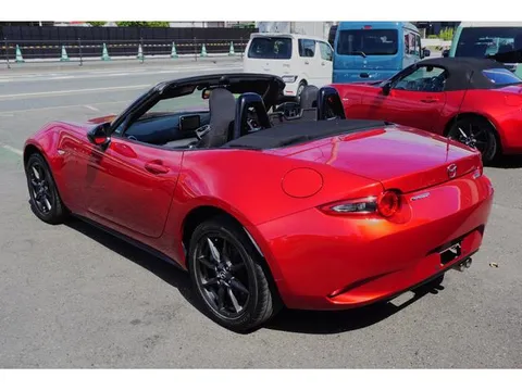 Mazda MX-5 (Roadster)