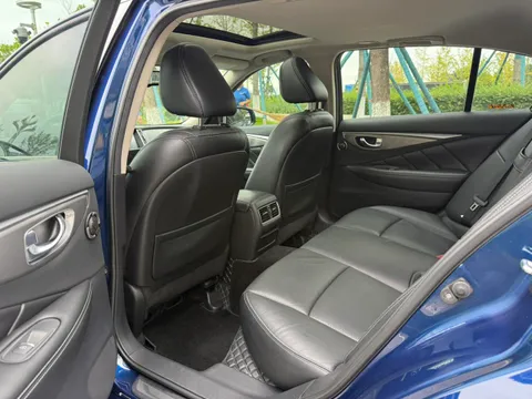 Infiniti Q50L