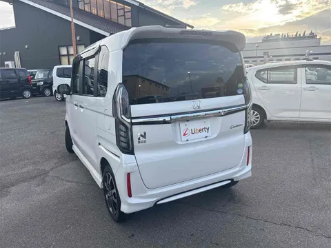Honda N-BOX Custom