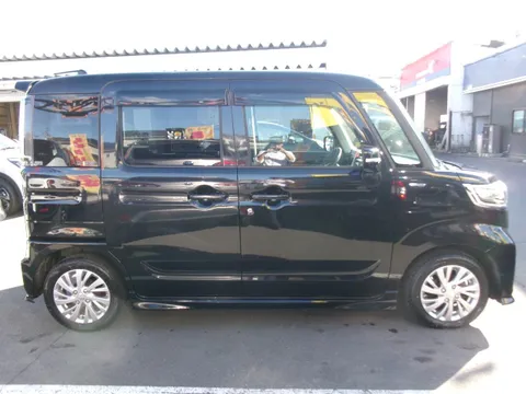 Suzuki Spacia Custom