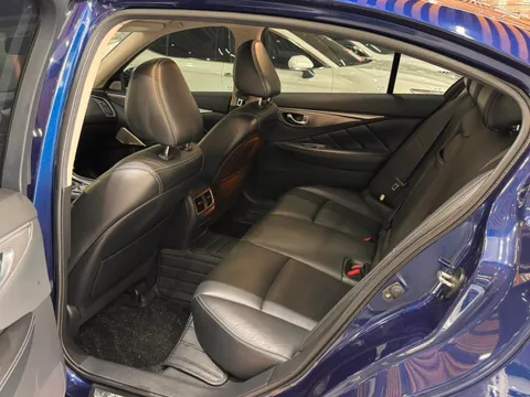 Infiniti Q50L