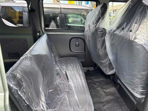 Nissan Clipper Van