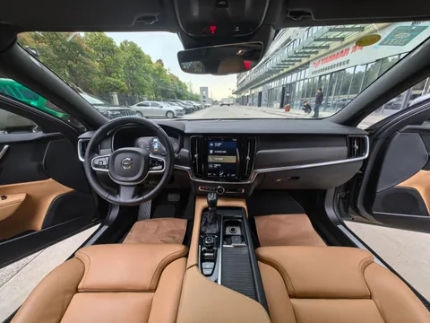 Volvo V90