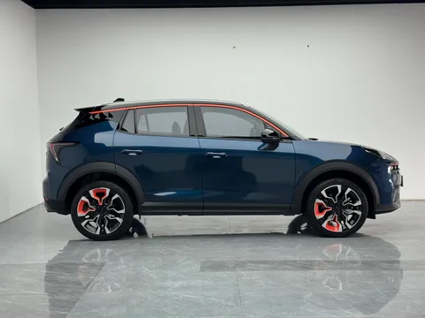 Lynk & Co 06