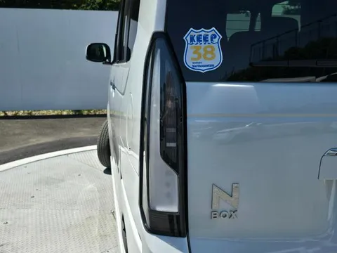 Honda N-BOX Custom