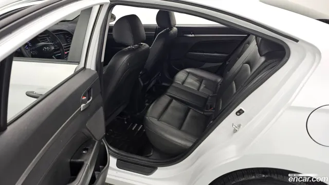 Hyundai Elantra (Avante)
