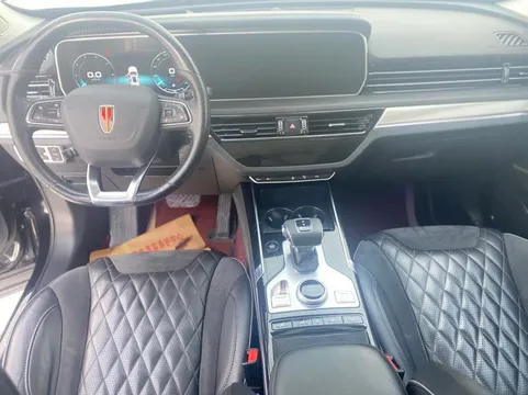 Hongqi HS5