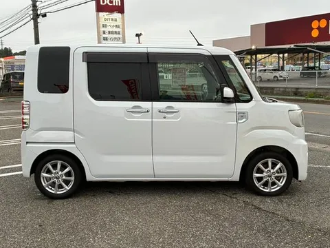Toyota Pixis Mega