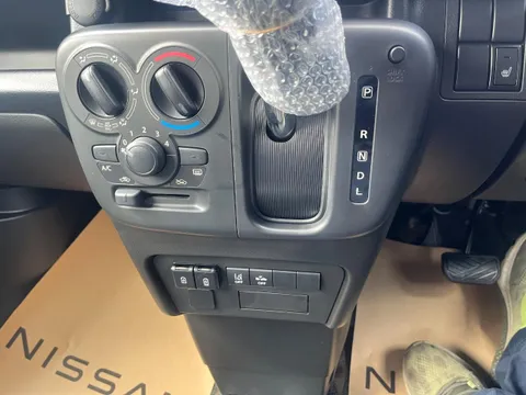 Nissan Clipper Van