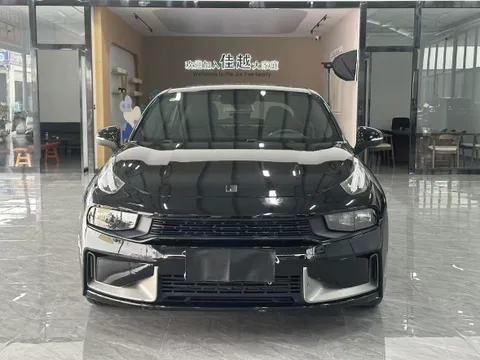 Lynk & Co 03
