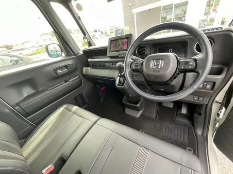 Honda N-BOX Custom