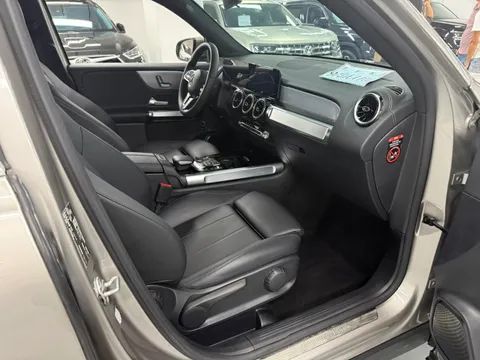 Mercedes-Benz Mercedes-Benz GLB