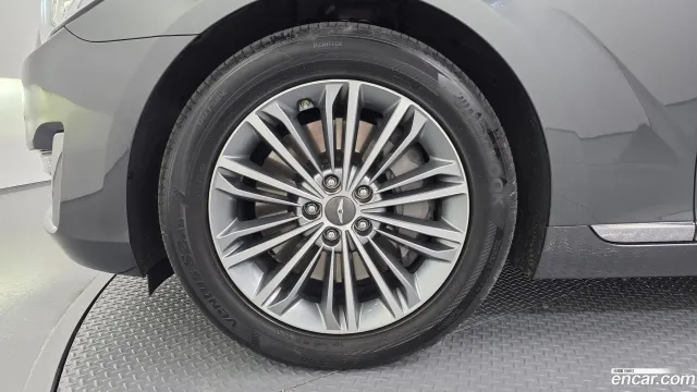 Genesis G90 (EQ900)