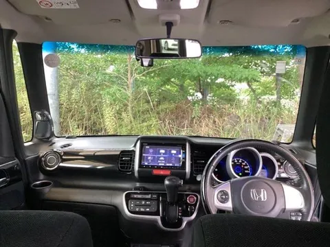 Honda N-BOX Custom