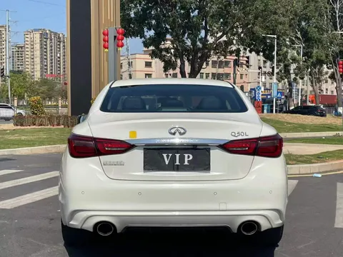 Infiniti Q50L