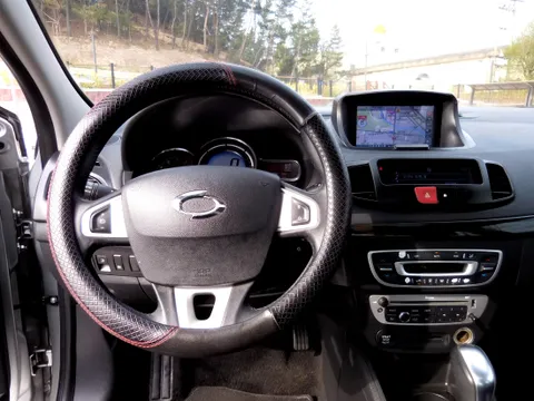 Renault SM3