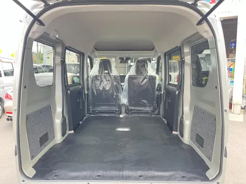 Nissan Clipper Van