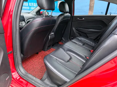 Chery Arrizo 5